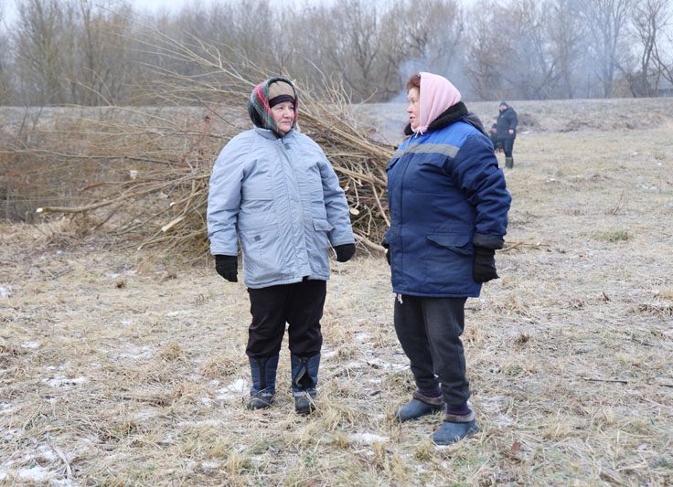 Жители деревни Липовка дружно открыли сезон субботников