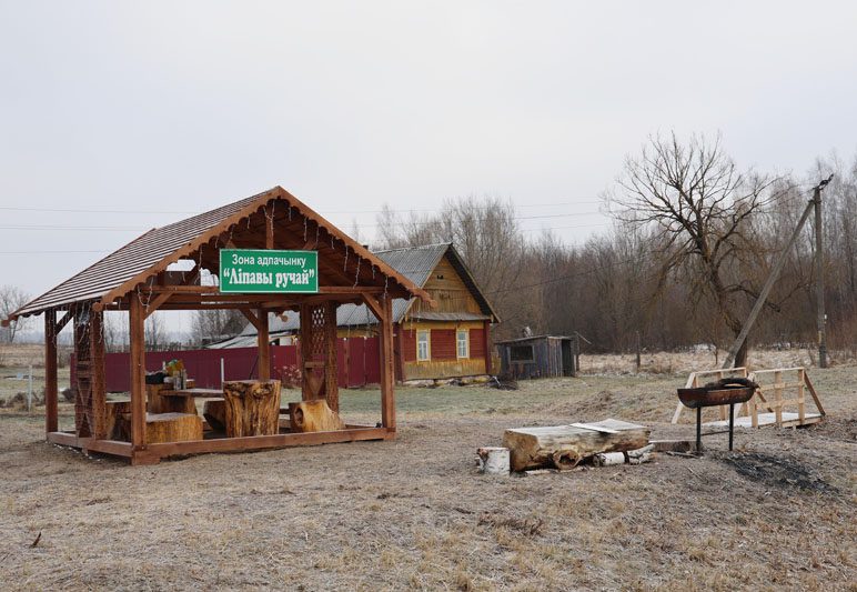 Жители деревни Липовка дружно открыли сезон субботников