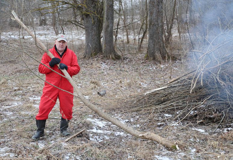 Жители деревни Липовка дружно открыли сезон субботников