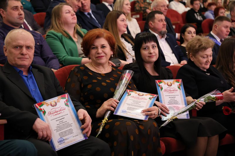 Фотофакт: в Костюковичах чествовали передовиков народного хозяйства