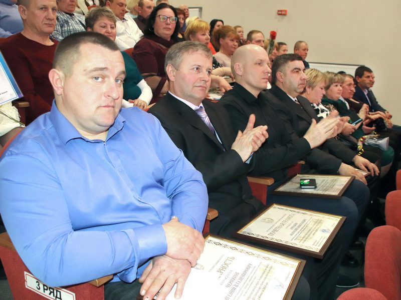 Фотофакт: в Костюковичах чествовали передовиков народного хозяйства