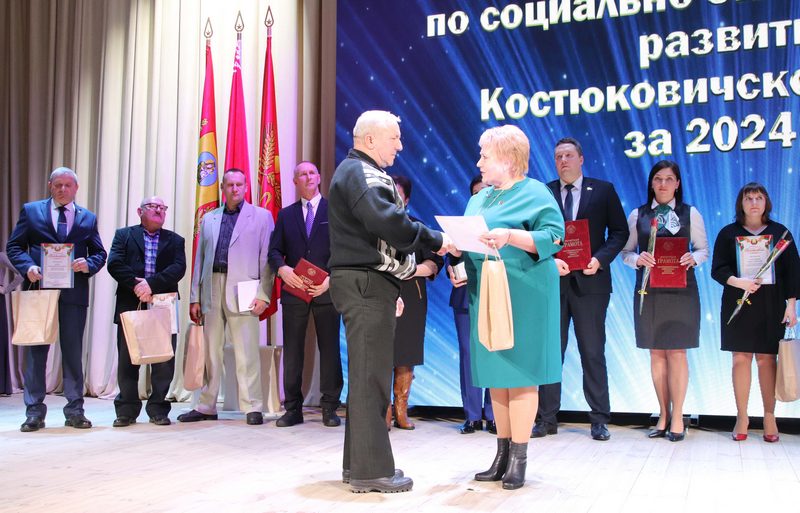 Фотофакт: в Костюковичах чествовали передовиков народного хозяйства