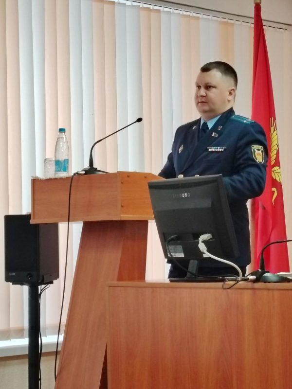 Какие вопросы поднял на встрече с костюковчанами прокурор района Сергей Булахов