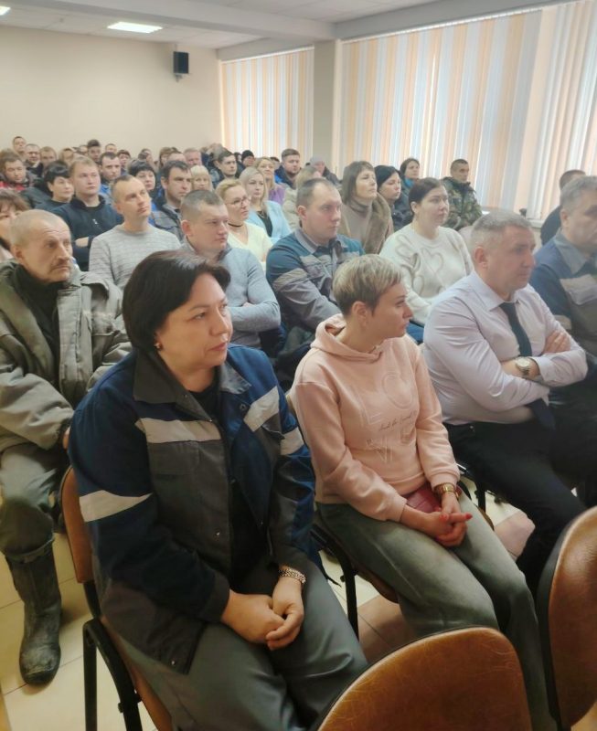 Какие вопросы поднял на встрече с костюковчанами прокурор района Сергей Булахов