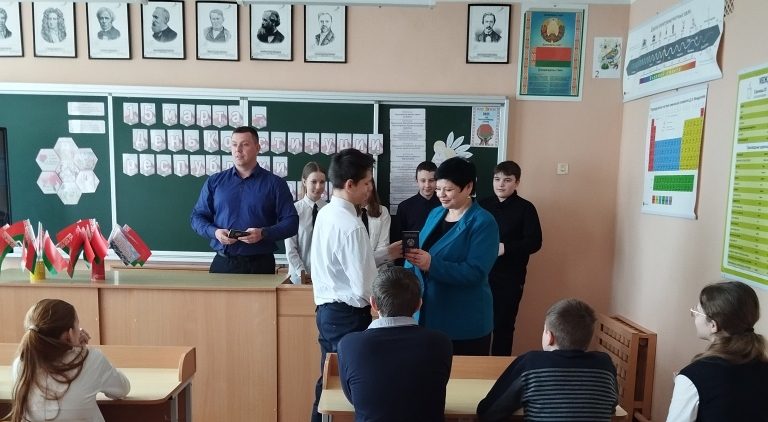 Диалоговая площадка «Конституция: жить в правовом государстве!» в ГУО «Муринборская средняя школа Костюковичского района»