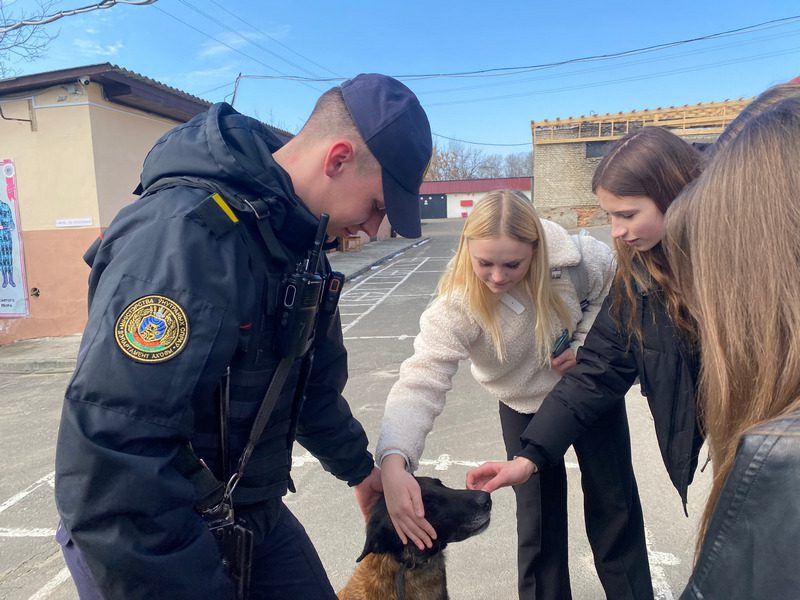 Сотрудники Костюковичского отделения Департамента охраны Министерства внутренних дел провели День открытых дверей