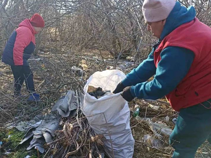 Депутаты Новосамотевичского сельсовета вместе с жителями наводят порядок на земле