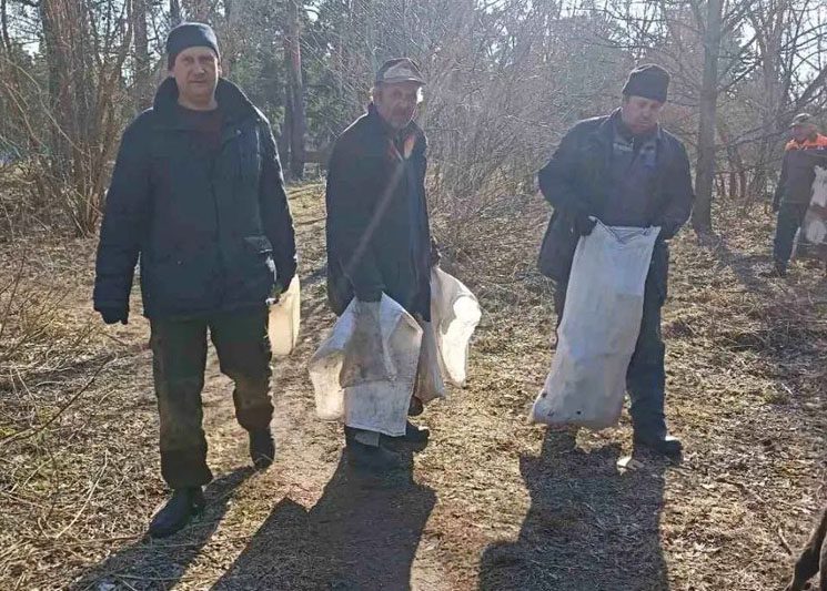 Депутаты Новосамотевичского сельсовета вместе с жителями наводят порядок на земле