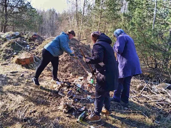 Депутаты Новосамотевичского сельсовета вместе с жителями наводят порядок на земле
