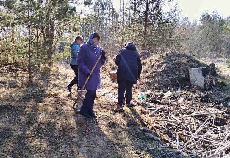 Депутаты Новосамотевичского сельсовета вместе с жителями наводят порядок на земле