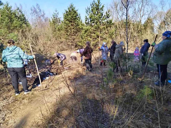 Депутаты Новосамотевичского сельсовета вместе с жителями наводят порядок на земле