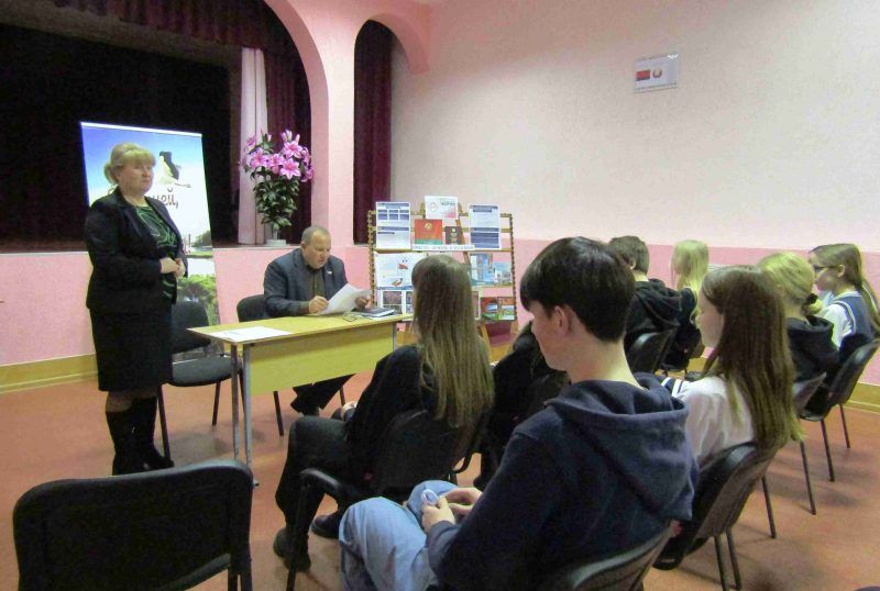 Старшеклассники Тупичинской школы встретились с депутатом Сергеем Бураковым Старшеклассники Тупичинской школы встретились с депутатом Сергеем Бураковым