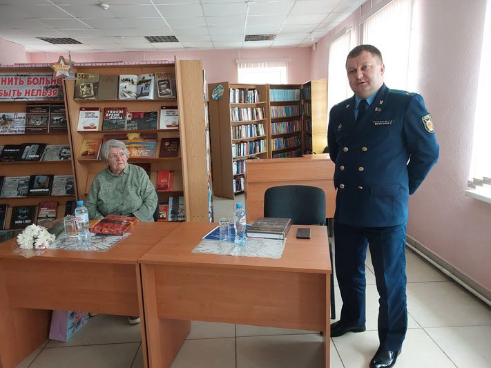 Память узников фашистских концлагерей почтили в центральной районной библиотеке Память узников фашистских концлагерей почтили в центральной районной библиотеке