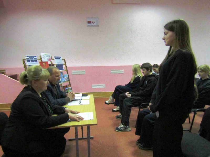 Старшеклассники Тупичинской школы встретились с депутатом Сергеем Бураковым Старшеклассники Тупичинской школы встретились с депутатом Сергеем Бураковым