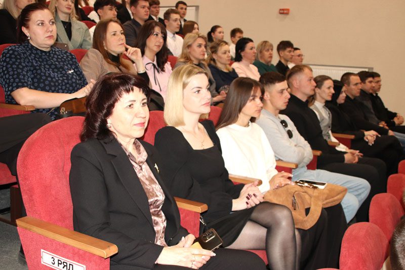 Встреча депутатов Палаты представителей Национального собрания Республики Беларусь Александры Михеенко и Олега Гайдукевича прошла в Костюковичах