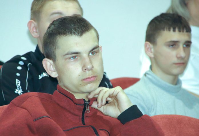 Глава района Вячеслав Моксачев провел встречу с молодежью Глава района Вячеслав Моксачев провел встречу с молодежью