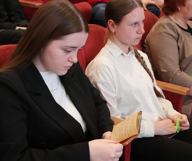 Встреча депутатов Палаты представителей Национального собрания Республики Беларусь Александры Михеенко и Олега Гайдукевича прошла в Костюковичах