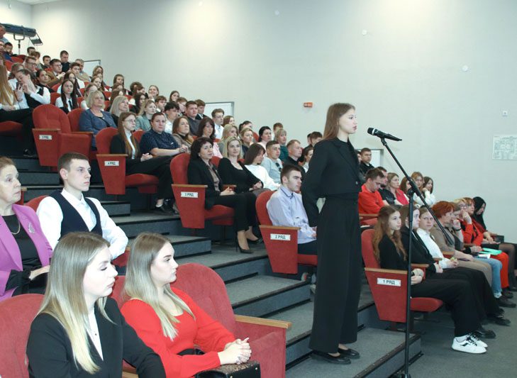 Встреча депутатов Палаты представителей Национального собрания Республики Беларусь Александры Михеенко и Олега Гайдукевича прошла в Костюковичах