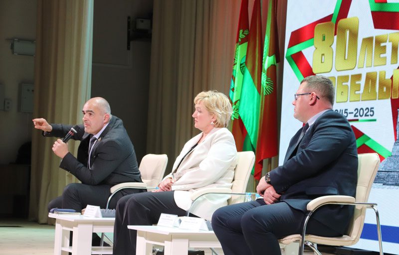 Встреча депутатов Палаты представителей Национального собрания Республики Беларусь Александры Михеенко и Олега Гайдукевича прошла в Костюковичах