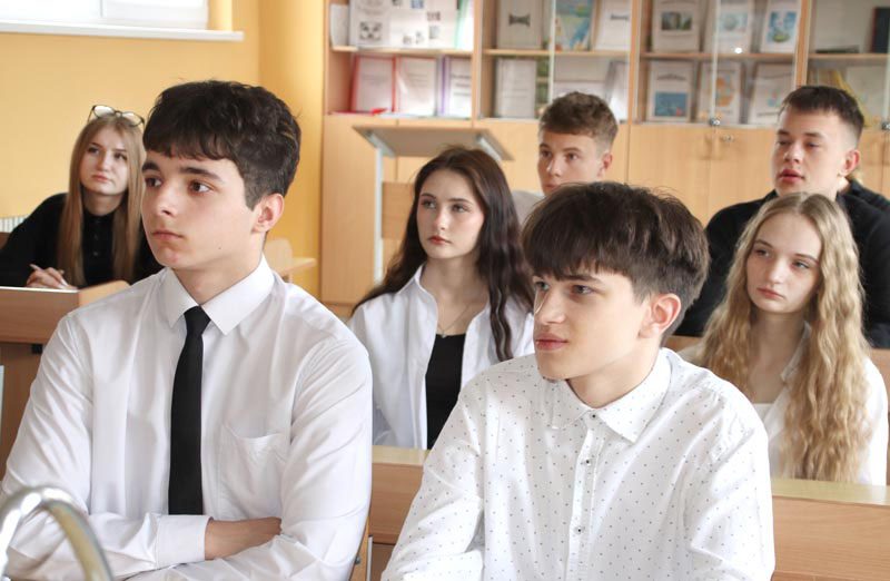 Сотрудники "ГК" провели профориентационную встречу в средней школе №4