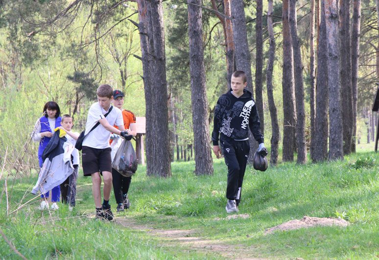 Молодежь Костюковщины приняла участие в акции «Беларусь синеокая» – масштабной экологической инициативе