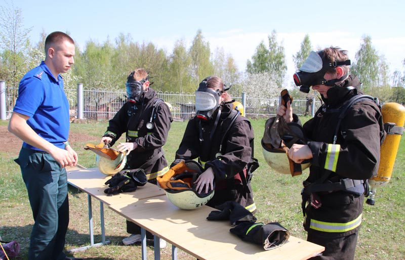 «Не шланг, а рукав!». 24 апреля в Костюковичах прошел зональный этап областного слета юных спасателей-пожарных