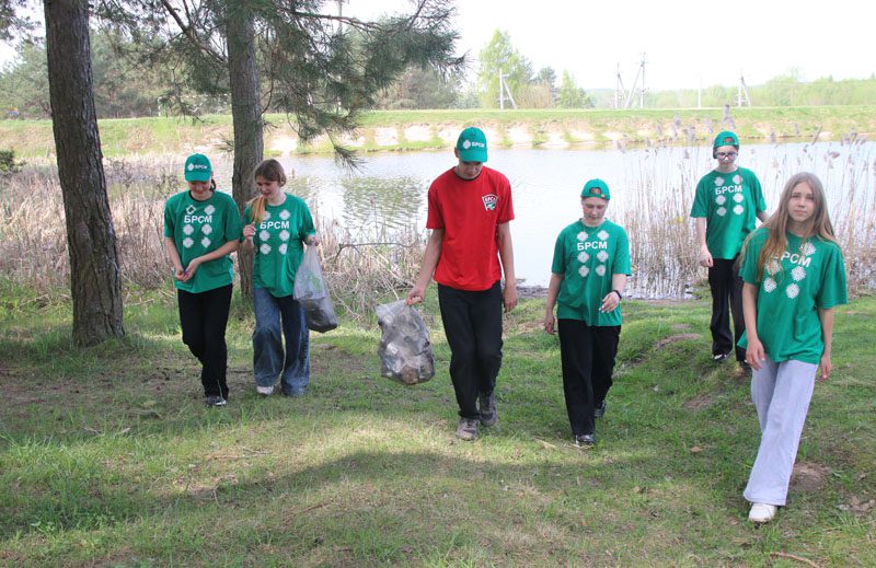 Молодежь Костюковщины приняла участие в акции «Беларусь синеокая» – масштабной экологической инициативе