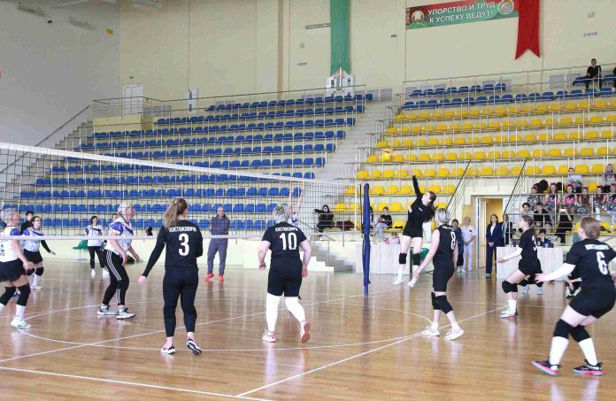 Костюковичские волейболистки стали победителями открытого турнира по волейболу