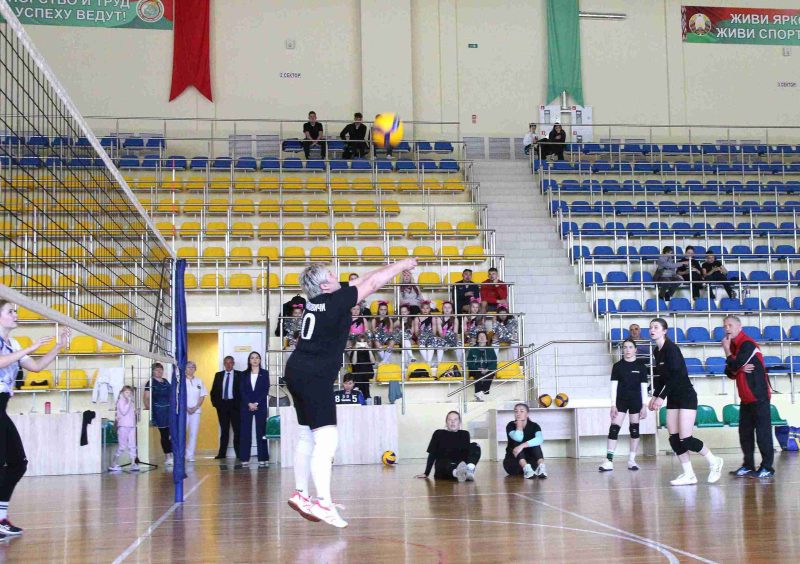 Костюковичские волейболистки стали победителями открытого турнира по волейболу