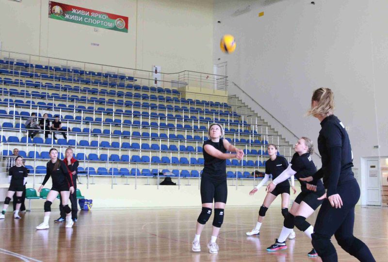 Костюковичские волейболистки стали победителями открытого турнира по волейболу