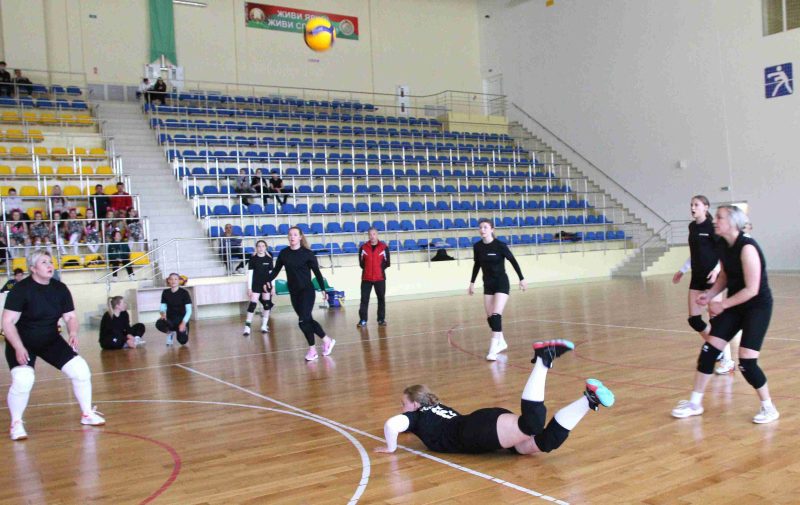 Костюковичские волейболистки стали победителями открытого турнира по волейболу