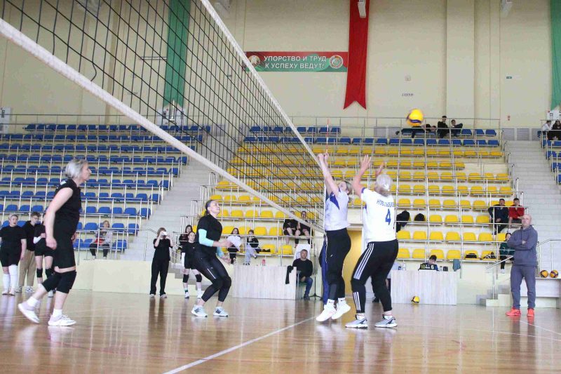 Костюковичские волейболистки стали победителями открытого турнира по волейболу