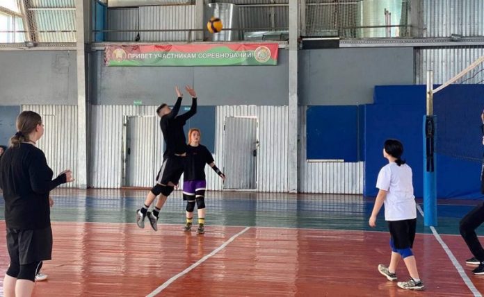 Открытое первенство по волейболу среди юношей и девушек «Наркотики и спорт – несовместимы!» прошло в Костюковичах