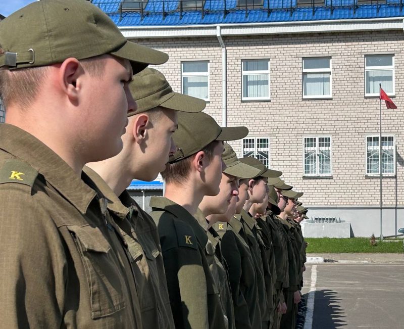 Костюковичские "зубры"  готовятся к параду в честь 80-летия Великой Победы