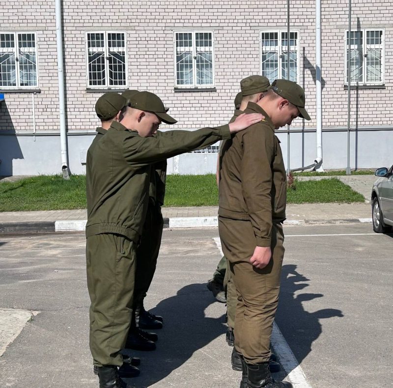 Костюковичские "зубры"  готовятся к параду в честь 80-летия Великой Победы