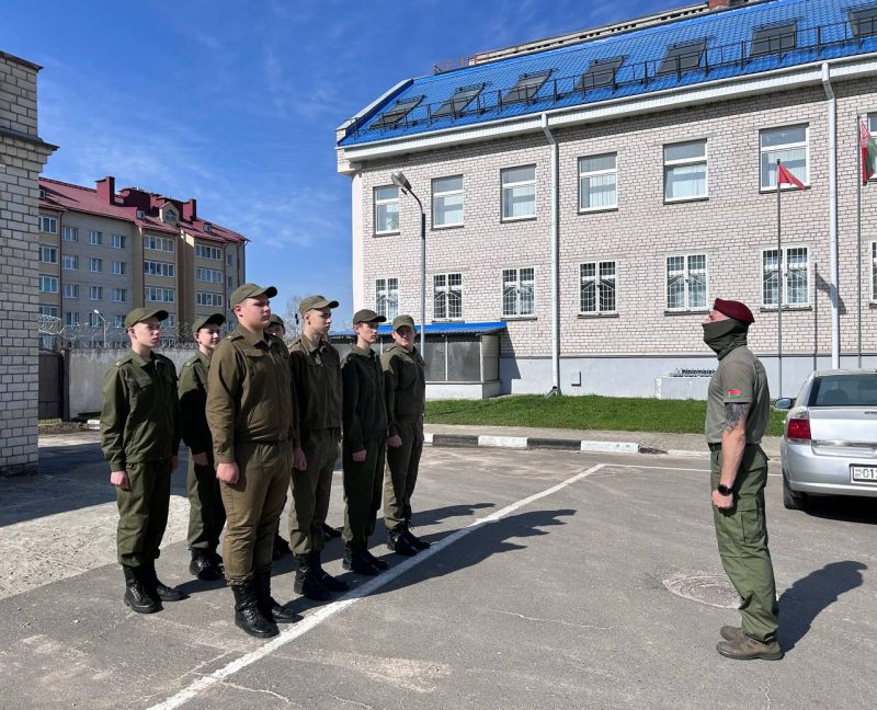 Костюковичские "зубры"  готовятся к параду в честь 80-летия Великой Победы