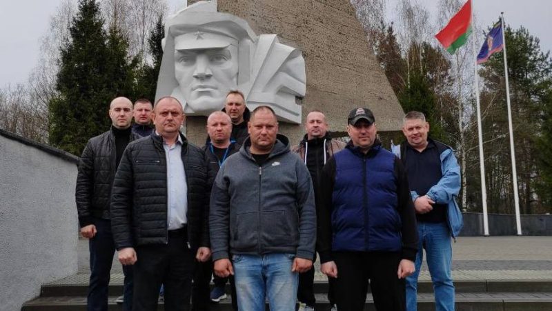 Сотрудники Костюковичского РОВД посетили хоккейный матч в столице Беларуси