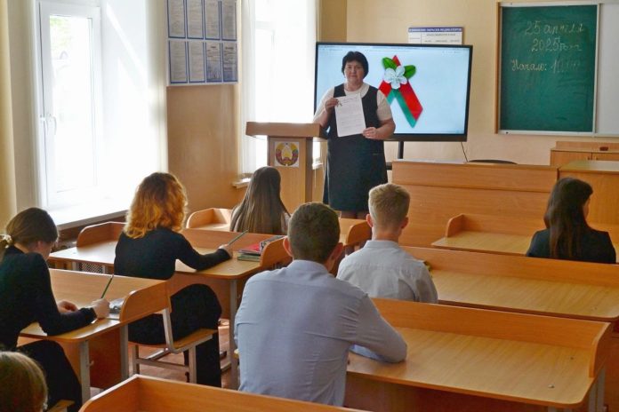 Что написано пером. Костюковичские учащиеся принимают участие в «Диктанте Победы»