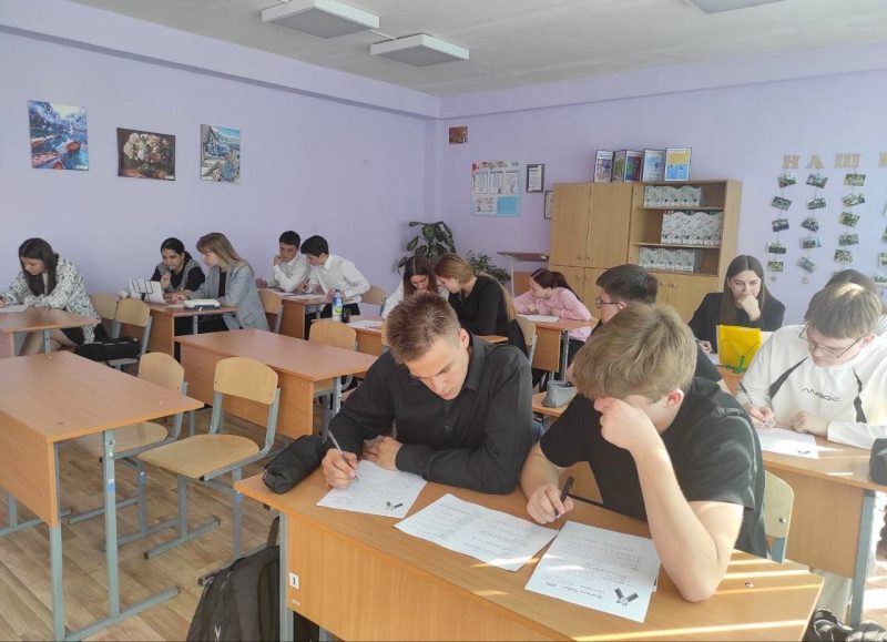 Что написано пером. Костюковичские учащиеся принимают участие в "Диктанте Победы" Что написано пером. Костюковичские учащиеся принимают участие в "Диктанте Победы"