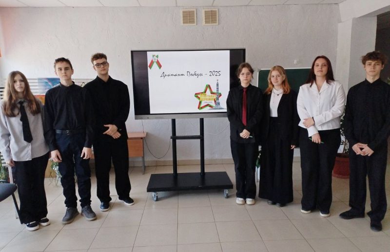 Что написано пером. Костюковичские учащиеся принимают участие в "Диктанте Победы" Что написано пером. Костюковичские учащиеся принимают участие в "Диктанте Победы"