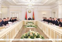 Арендное жилье, игорный бизнес, космос и ситуация в животноводстве. Подробности совещания у Лукашенко