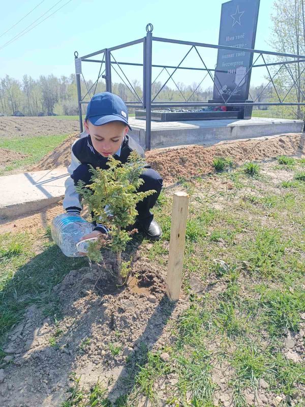 Не словом, а делом. Жители Муравилья подают пример заботы об исторической памяти