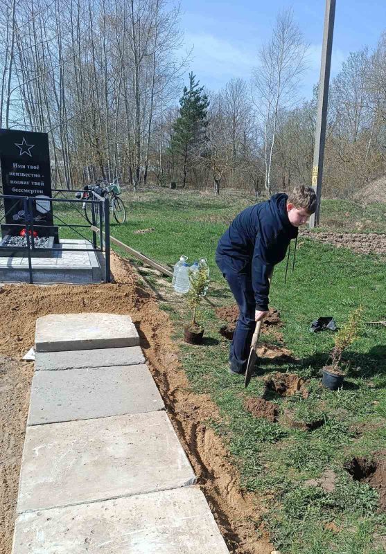 Не словом, а делом. Жители Муравилья подают пример заботы об исторической памяти