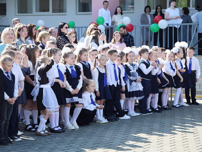 В этом году Костюковичскую районную гимназию покидают 33 выпускника