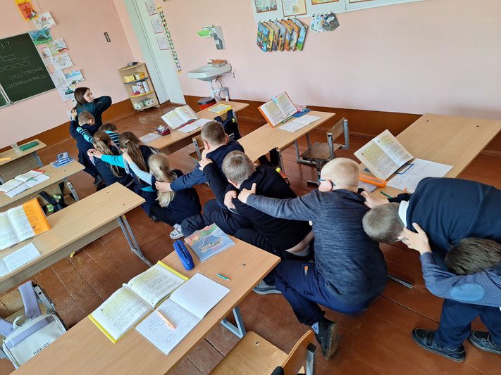 Юных жителей Муравилья спасатели обучили правилам безопасности Юных жителей Муравилья спасатели обучили правилам безопасности