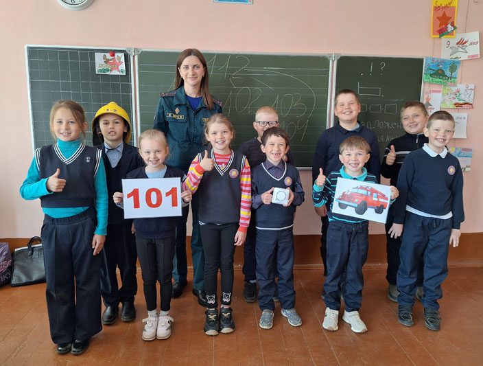 Юных жителей Муравилья спасатели обучили правилам безопасности