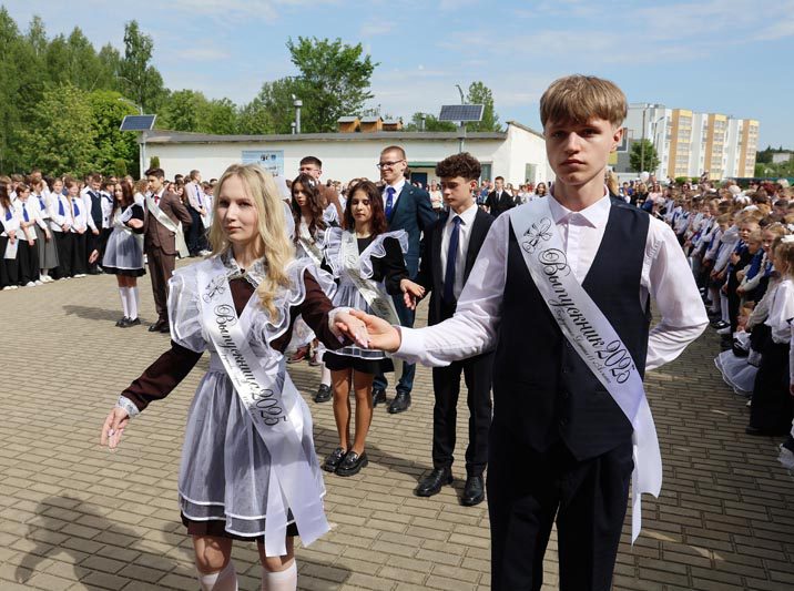 В этом году Костюковичскую районную гимназию покидают 33 выпускника
