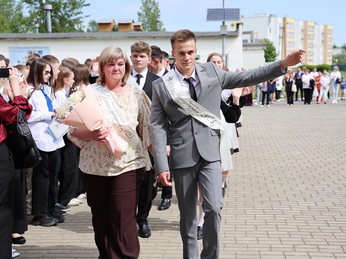 В этом году Костюковичскую районную гимназию покидают 33 выпускника