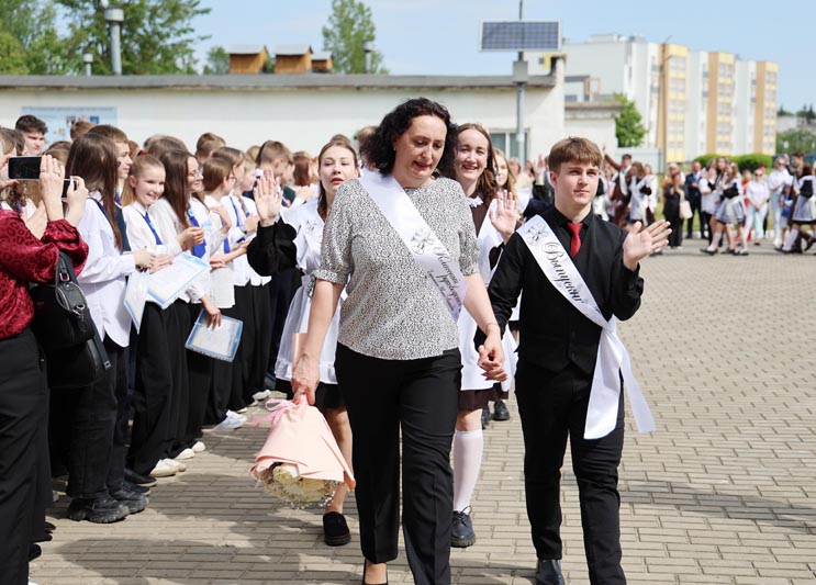 В этом году Костюковичскую районную гимназию покидают 33 выпускника