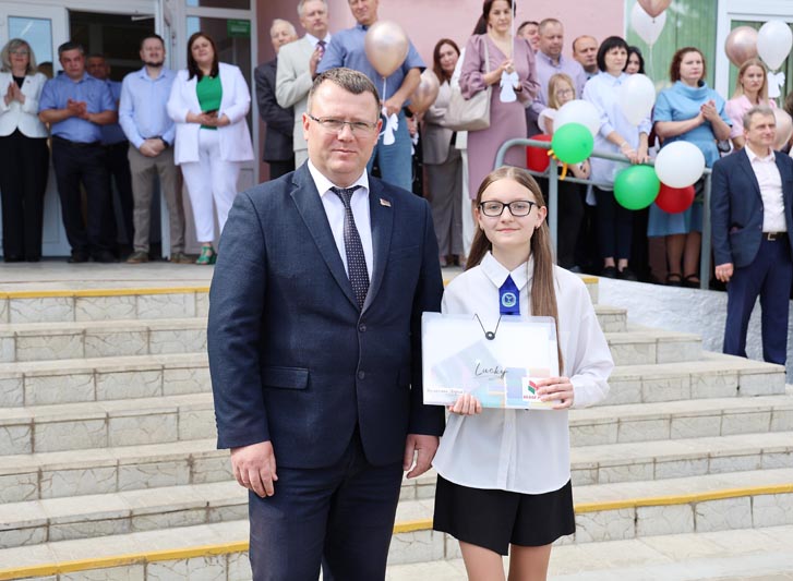 В этом году Костюковичскую районную гимназию покидают 33 выпускника